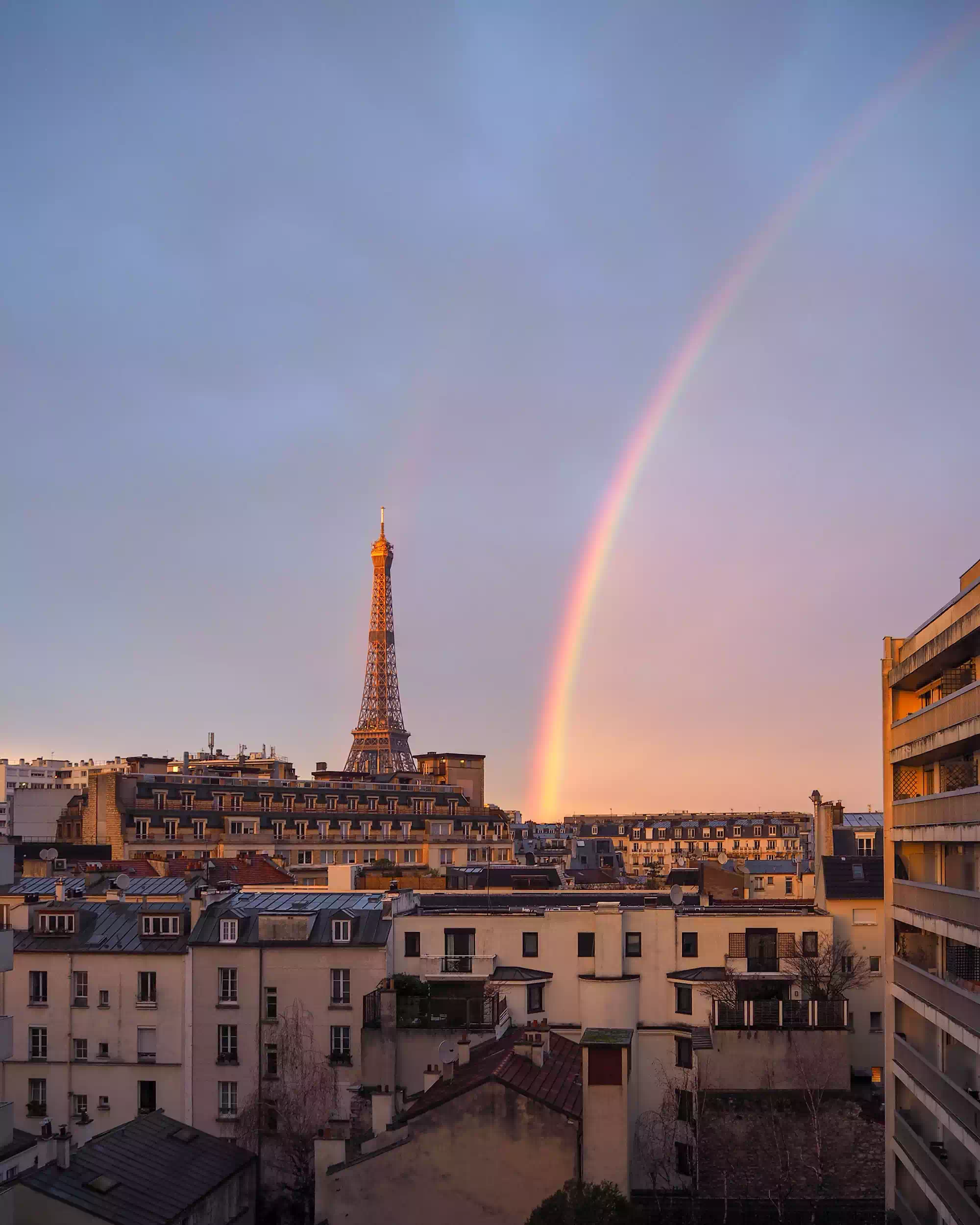 Réalisation Grenelle - Vue de la Tour Eiffel depuis la chambre - DESIGN ER